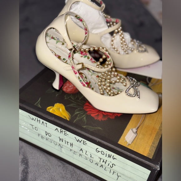 Gucci Vernice crystal mystic white heels - Picture 3 of 5